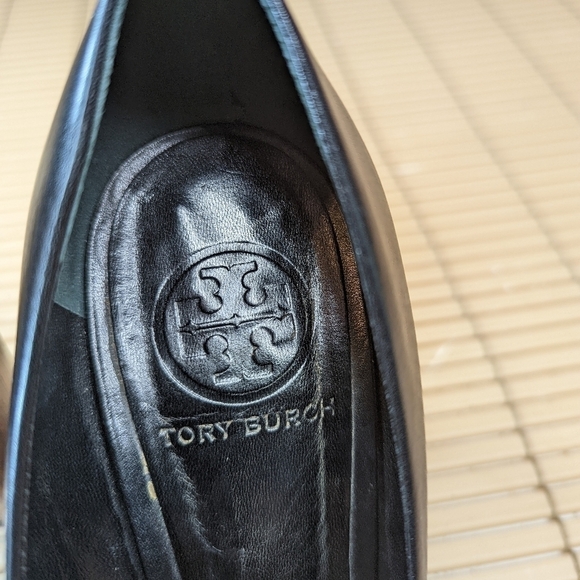Tory Burch Black Leather Wooden 4"  Heel Rounded Toe Heels Size 7M.    306pm - Picture 7 of 8